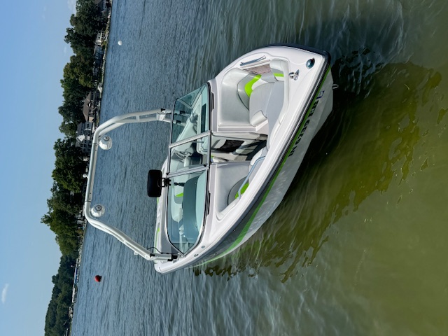 Sport Nautique 216